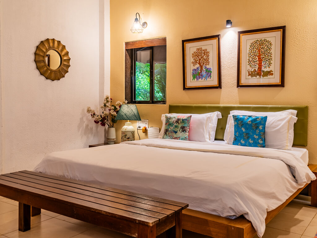 Spacious bedroom in boutique villa in Alibaug