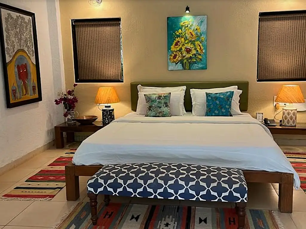Spacious bedroom in boutique villa in Alibaug